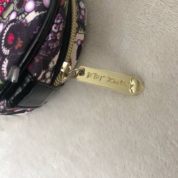 Betsey Johnson Make-up Pouch - Picture 6 of 9